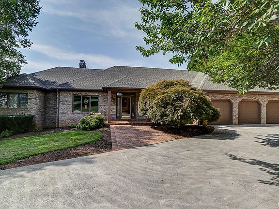5th image of 801 Ivy Lake Dr