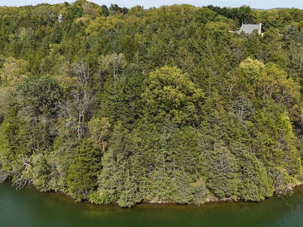 39 Shorewood Dr, Galena, IL 61036