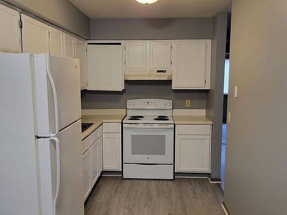 2nd image of 3211 12th Ave #C