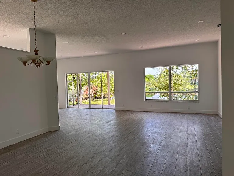 13377 NW 14th St — Photo 3