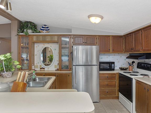 3rd image of 16250 E Lake Dr