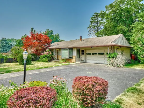 530 Lake Rd, Webster, NY 14580