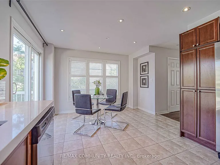 1 Burnsborough St — Photo 15