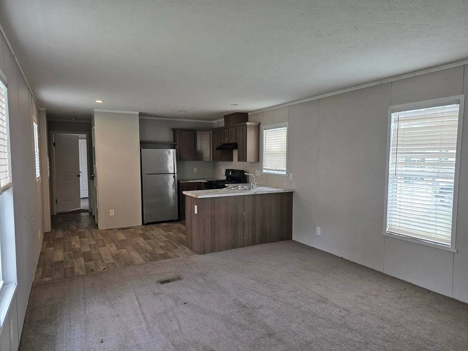 3 bed, 2.0 bath, 860 sqft, $995 — Photo 4