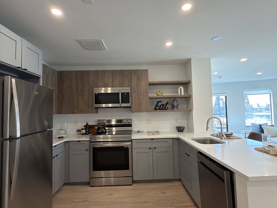 2nd image of 494 Market St Floor 2