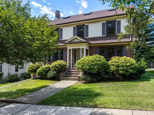 25 Lovell Rd, Watertown, MA 02472