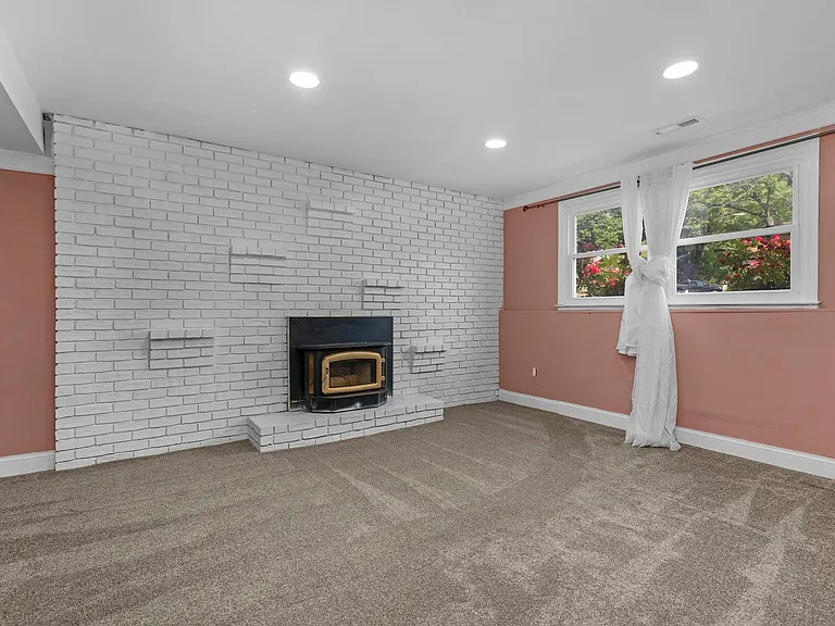 2431 Clydesdale Rd — Photo 10