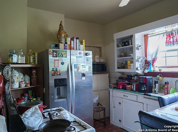 4th image of 823 E Josephine St