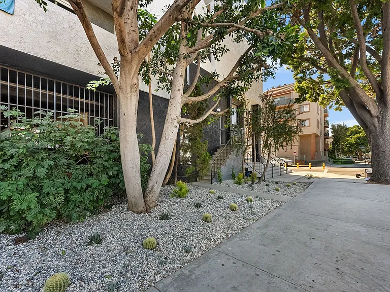 1400 Venice Blvd.- Modern Living in the Heart of Venice Renovated 2 Bedroom Units — Photo 15