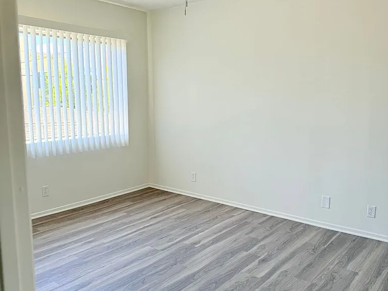 2523 Rockefeller Ln — Photo 10