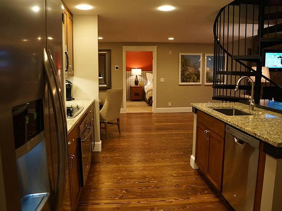 2nd image of 550 Depot Ave #303