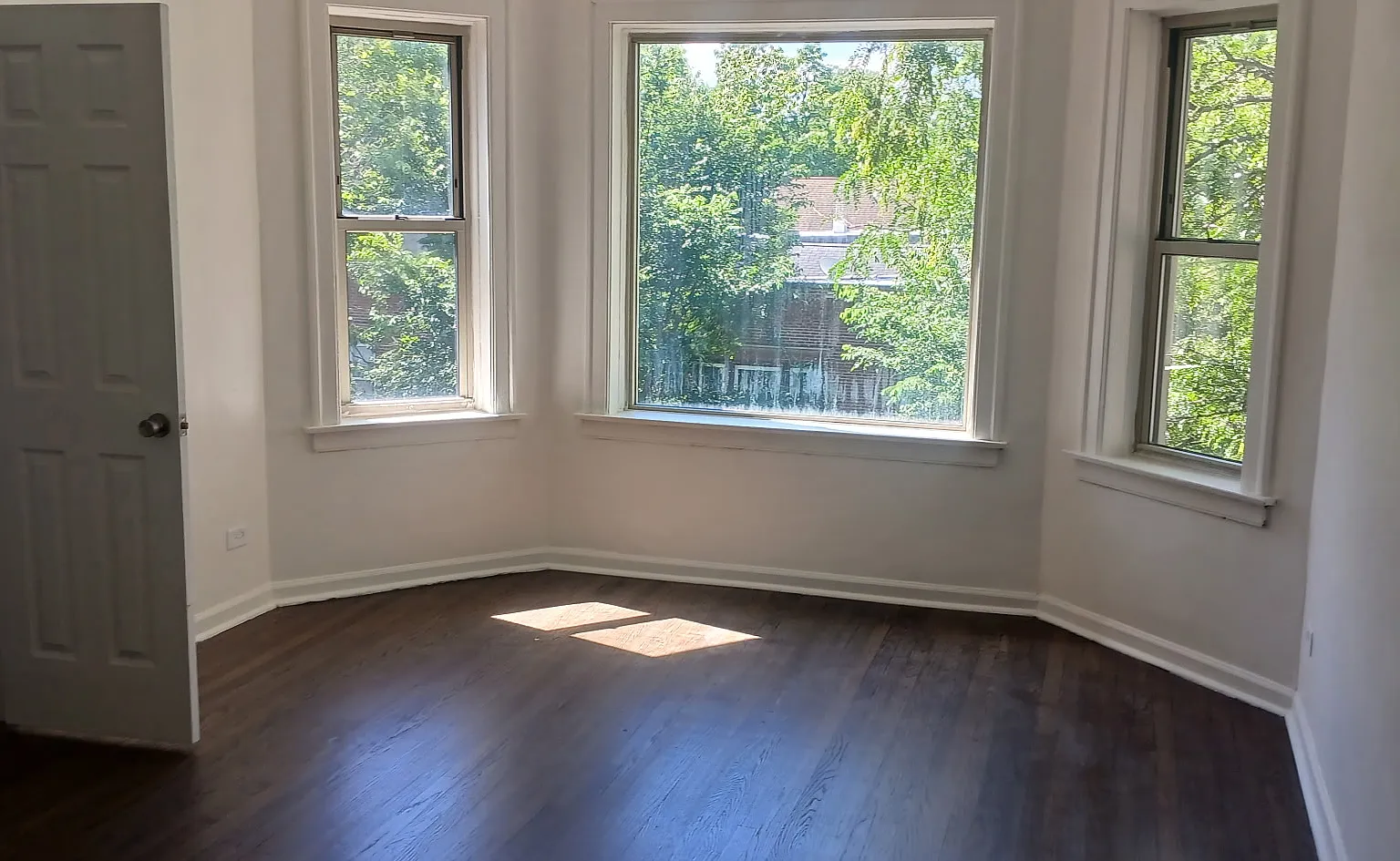 2 bed, 900 sqft, $1,300 — Photo 3