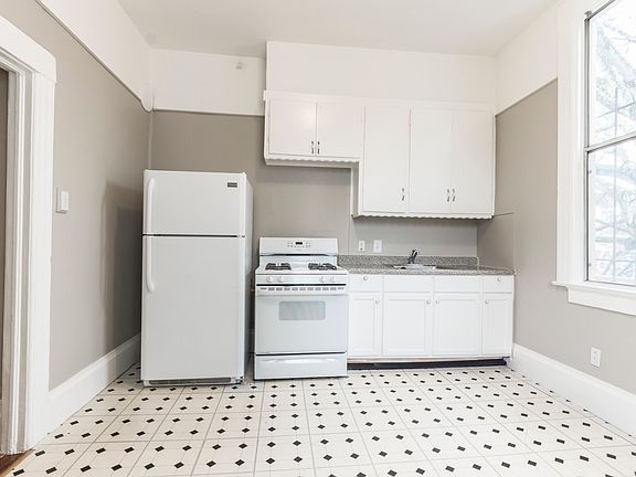 4th image of 1724 Waller St APT D