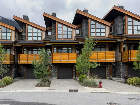 418 E Riva Hts, Canmore, AB T1W 3L4