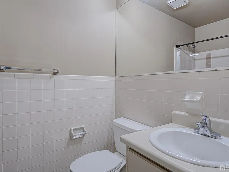 805 Edison Glen Ter — Photo 12