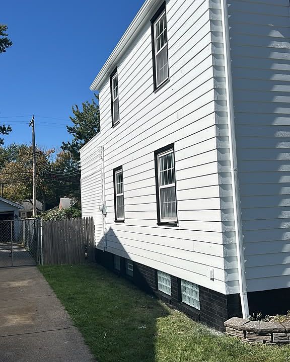2nd image of 324 E 248th St