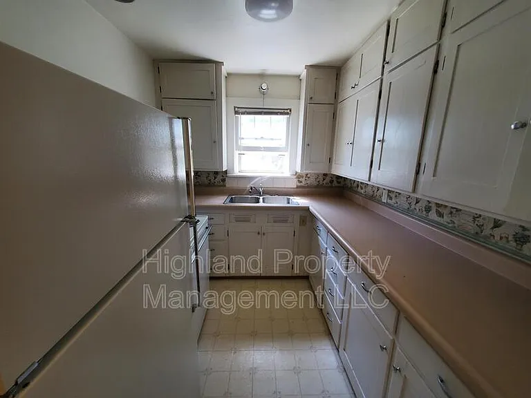 322 N Main St — Photo 5