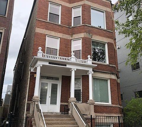4th image of 2227 N Leavitt St