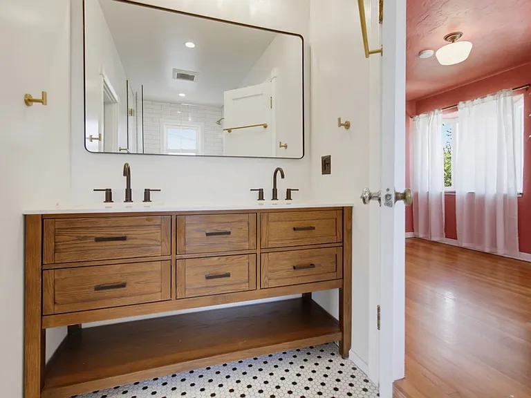 2615 Myrtle Ave — Photo 78
