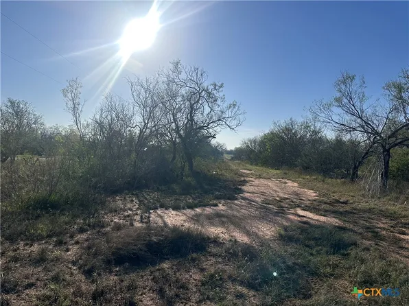 5870 County Road 405, Floresville, TX 78114