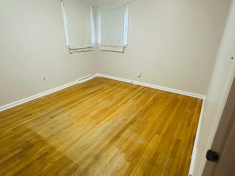 672 Providence St — Photo 4