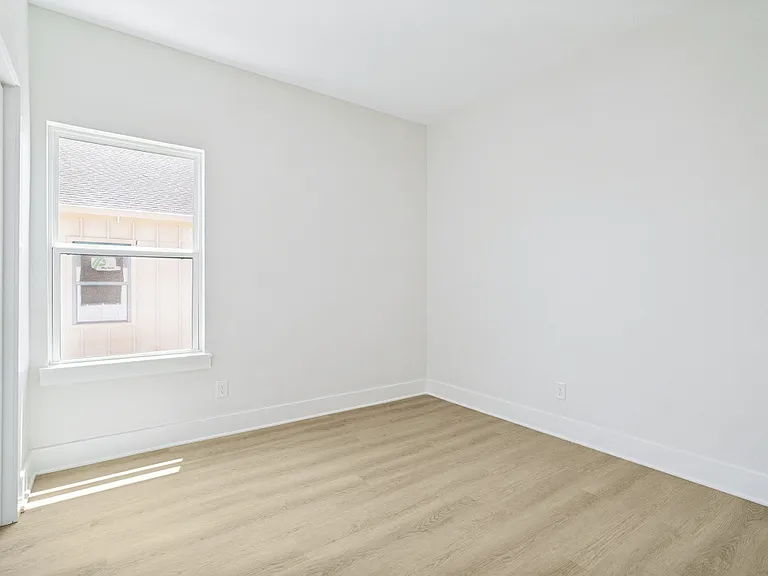 8009 Doreen Ave — Photo 11