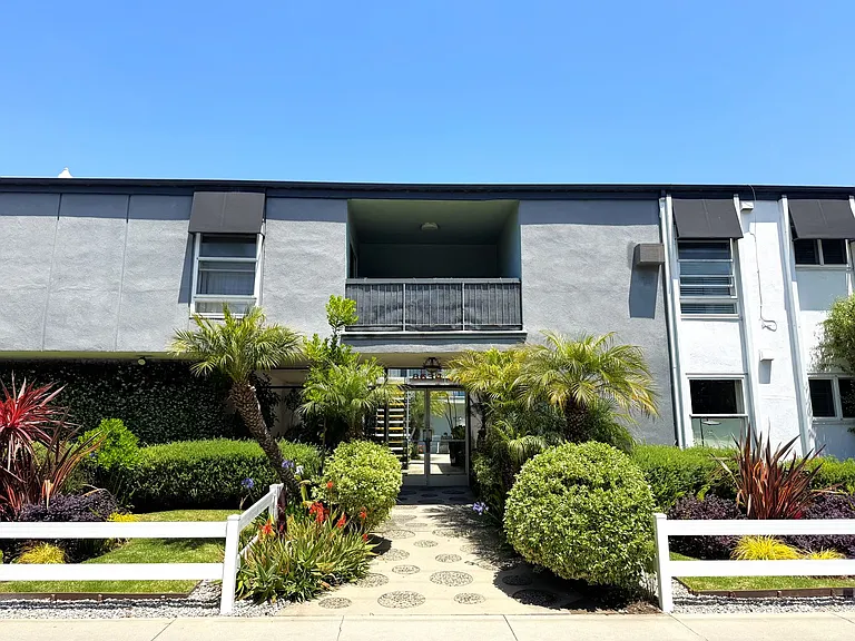 8634 Falmouth Ave — Photo 10