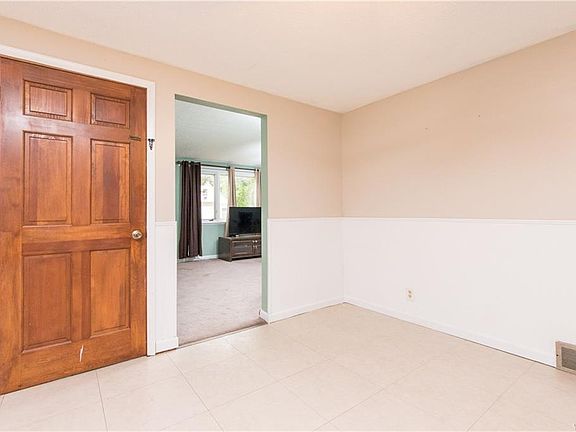 5th image of 4928 Lynwood Ave