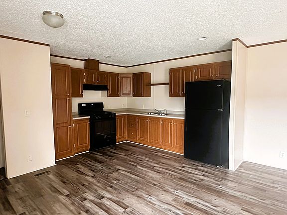 4th image of 151 Maple Wood