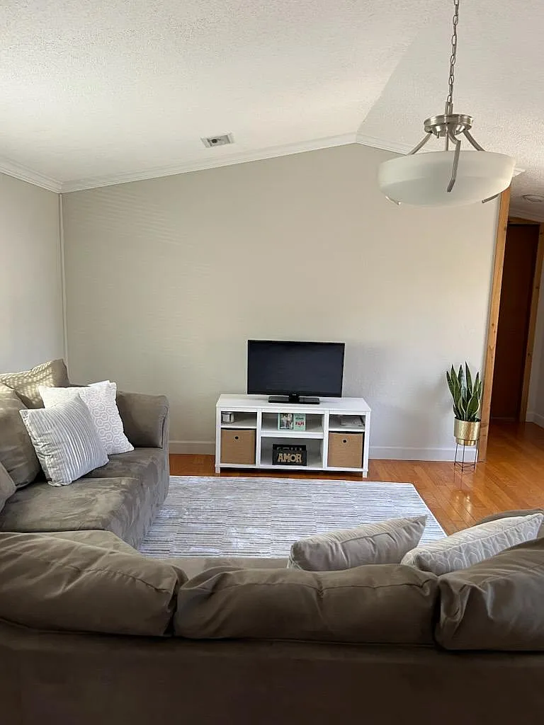 17014 Meridian Blvd — Photo 4