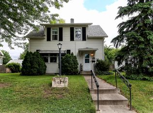 332 W 1st St, Waconia, MN 55387