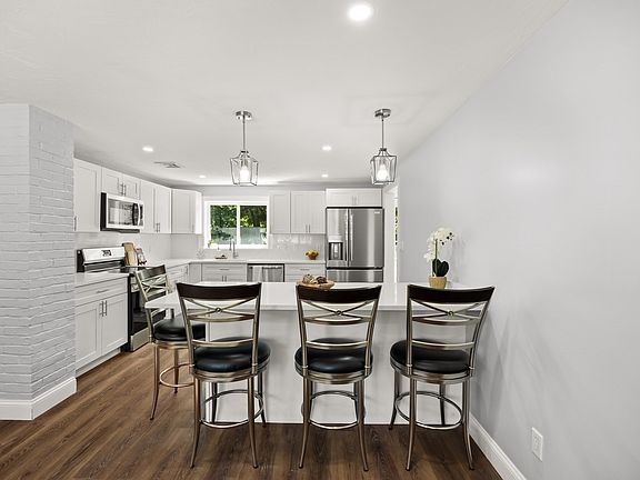 2nd image of 15 Clara Rd