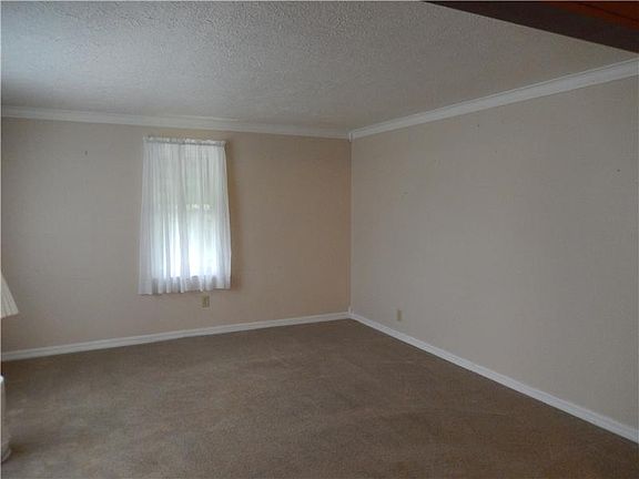 3rd image of 136 Johnson Cir