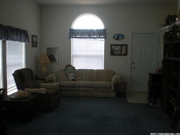 3rd image of 2815 N Highway 38