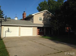 1110 Warren St, Henry, IL 61537