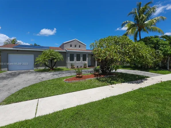 4677 NW 99th Ter, Sunrise, FL 33351