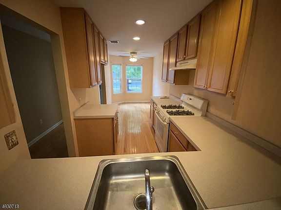 3rd image of 34 Portsmouth Ct #1410