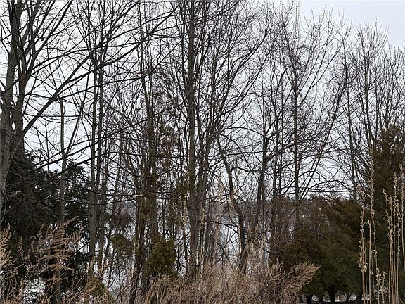 3rd image of 351 County Rd