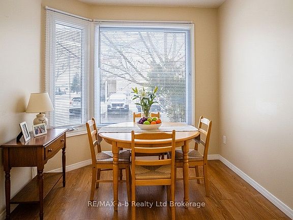 3rd image of 10 Dufferin St #1