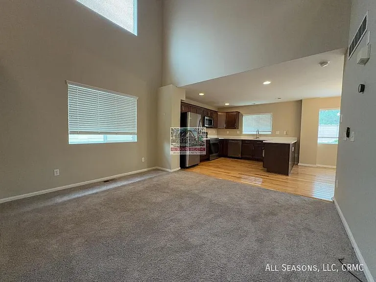 2520 Sierra Springs Dr — Photo 2