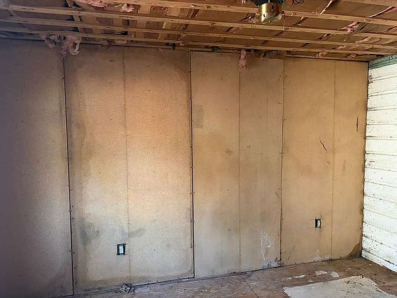 2nd image of 1410 Rosewood Ln
