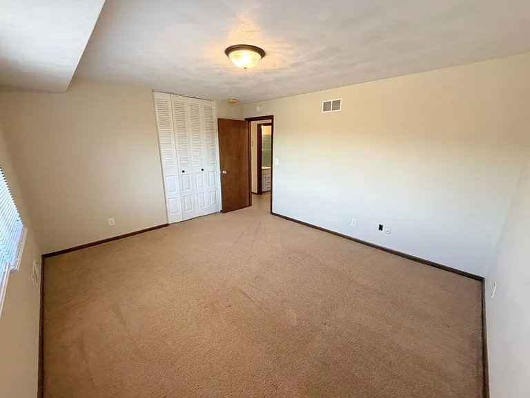 483-491 Lovers Lane; Country Clb #4401-4409-4516 — Photo 8