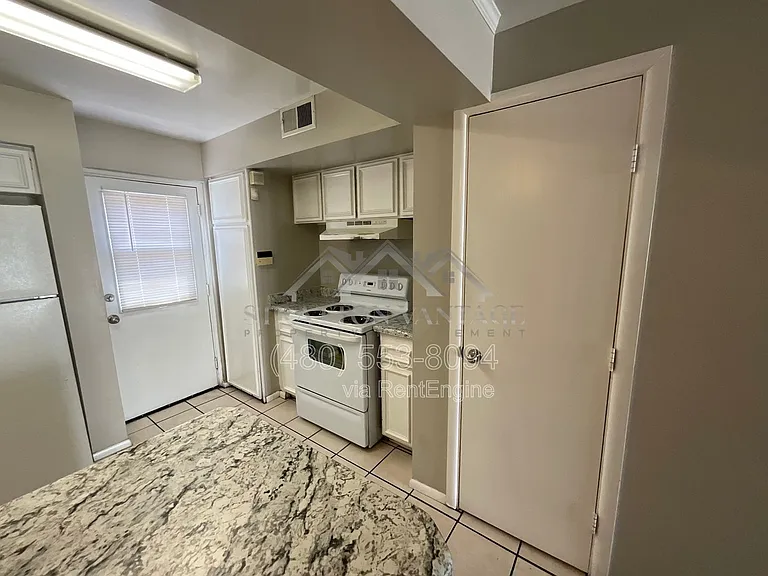 810 E Colter St #14 — Photo 9