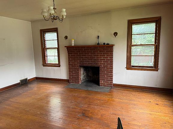2nd image of 1022 S Main St