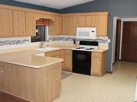 5th image of 4555 SE 35th Ave