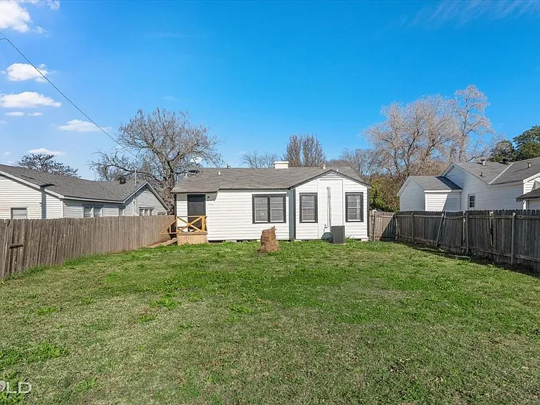 2400 Broadway Dr — Photo 6