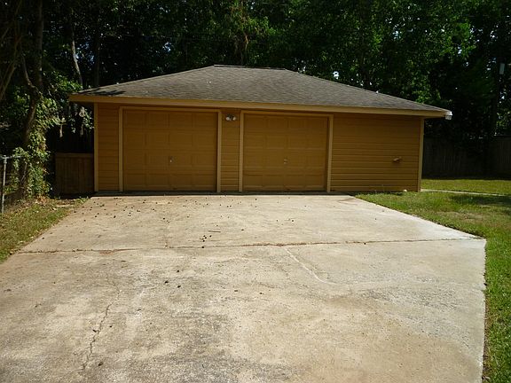 3rd image of 405 Chandler Dr
