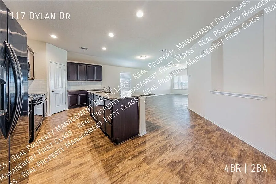 Ready to move in 4 BR/2 BA in Cottonwood Creek! — Photo 3