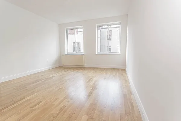 Rented by Lisa Management | media 29