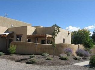 401A Apache St, Taos, NM 87571